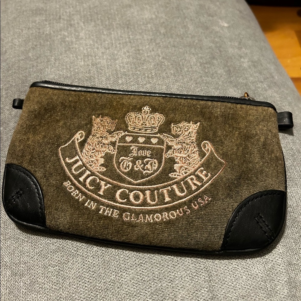 ✨JUICY COUTURE Y2K WRISTLET ✨ - Used, good condition!